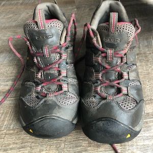 Keens hiking shoes